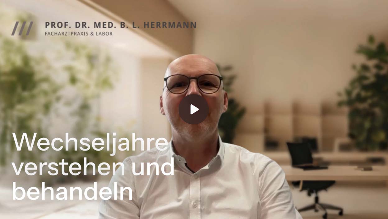 Prof. Dr. Herrmann mit Texteinblendung zu Wechseljahresbeschwerden und Behandlung